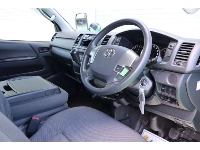Toyota Regius Ace 12