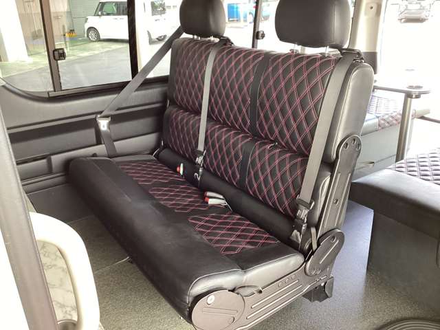Toyota Hiace 6