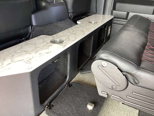 Toyota Hiace 7
