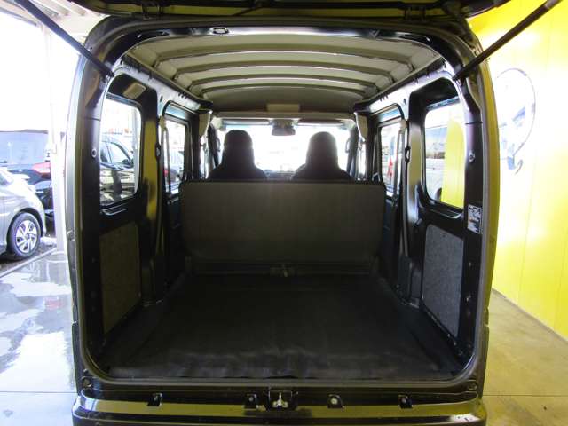 Daihatsu Hijet Cargo 9