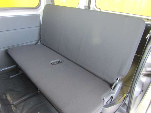 Daihatsu Hijet Cargo 8