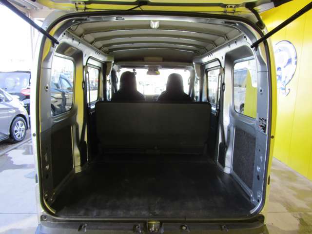 Daihatsu Hijet Cargo 9