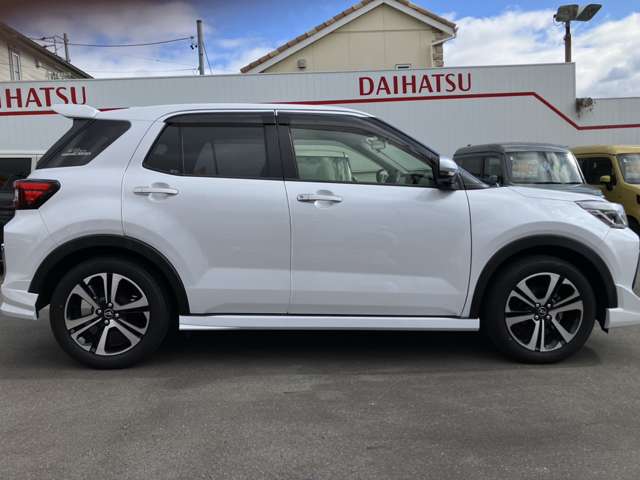 Daihatsu Rocky 6