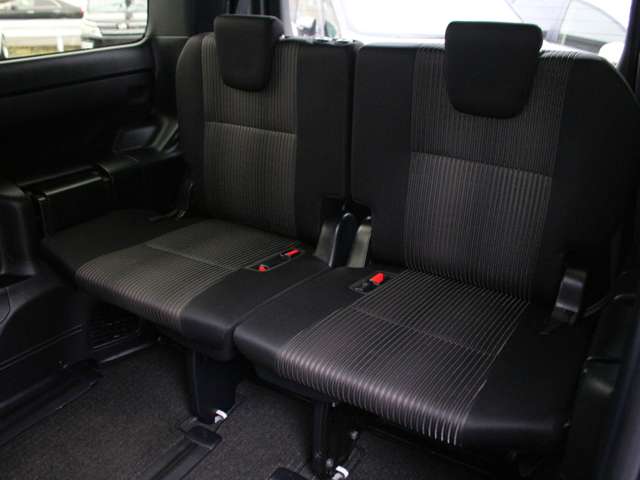 Toyota Voxy 12