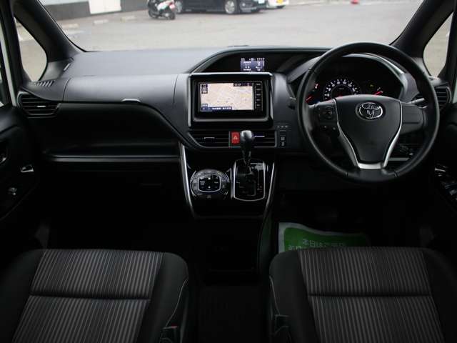 Toyota Voxy 4