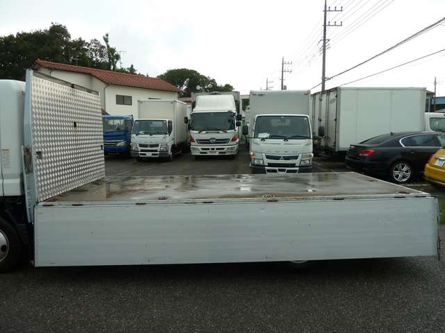 Mitsubishi Fuso Canter 9