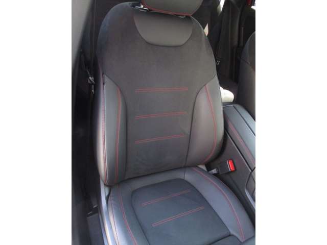 Mercedes-Benz GLA-Class 12