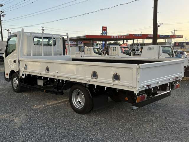 Hino Dutro 9
