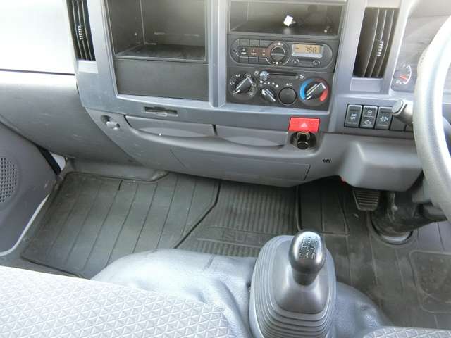 Isuzu Elf 12