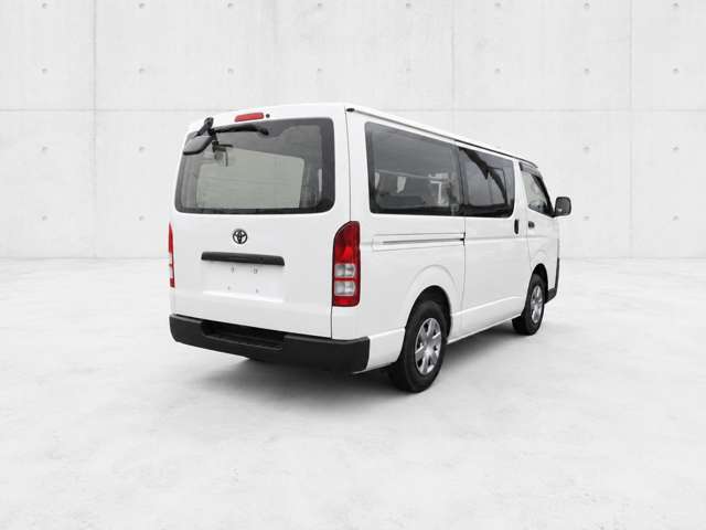 Toyota Hiace Van 5