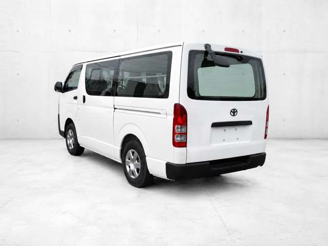 Toyota Hiace Van 7