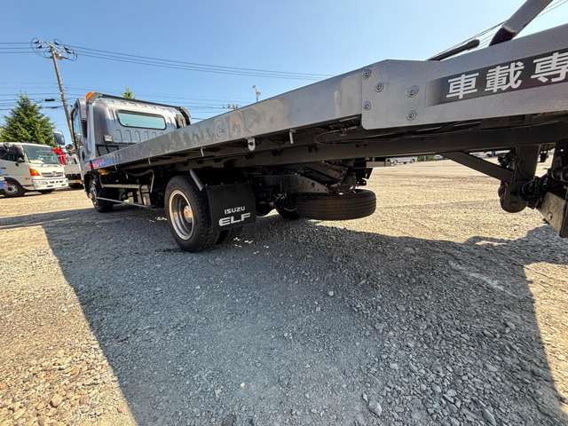Isuzu Elf 12