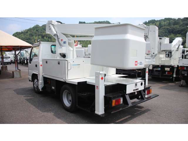 Isuzu Elf 4
