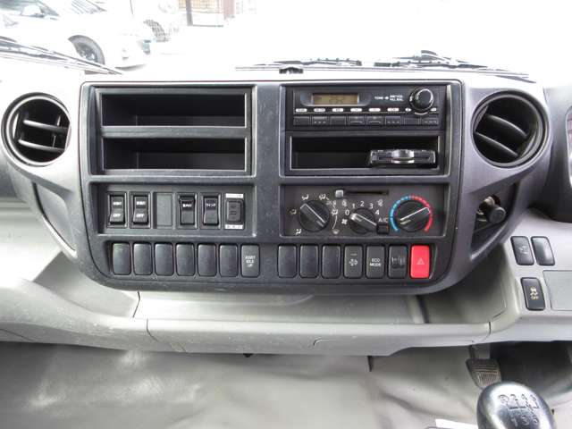 Hino Dutro 8