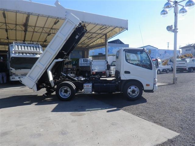 Hino Dutro 9