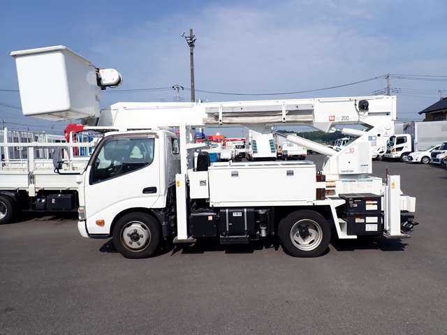 Hino Dutro 10