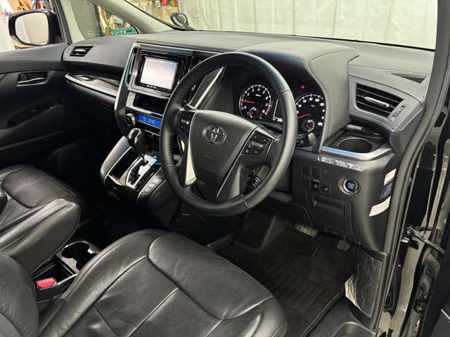 Toyota Vellfire 3