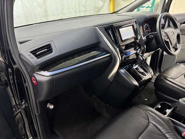 Toyota Vellfire 5