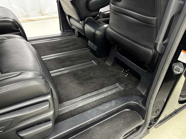 Toyota Vellfire 8