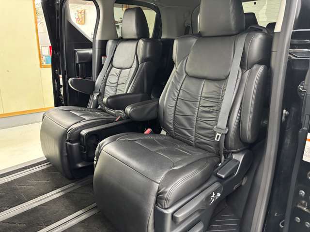 Toyota Vellfire 9