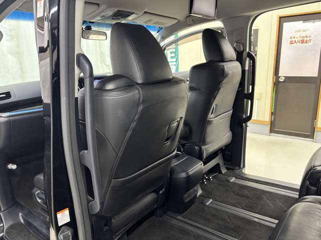 Toyota Vellfire 10