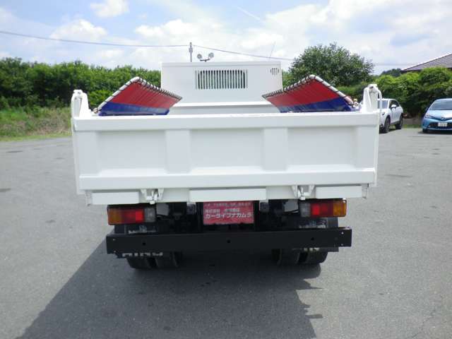 Hino Dutro 12