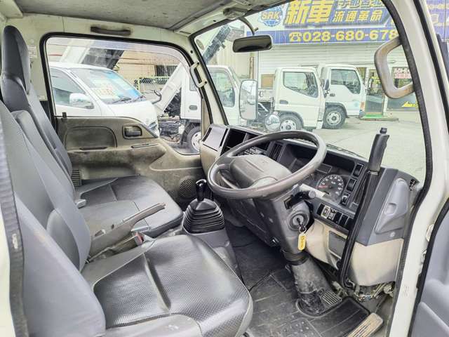 Isuzu Elf 12