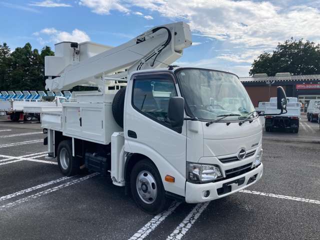 Hino Dutro 3
