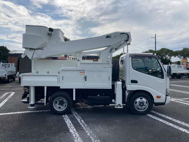 Hino Dutro 4