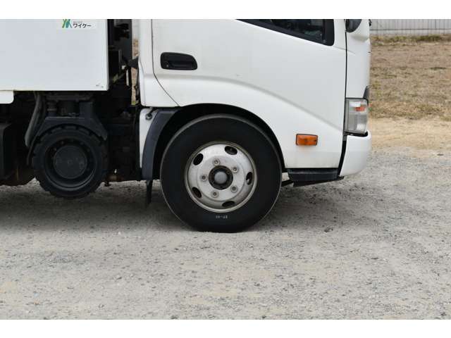 Hino Dutro 11