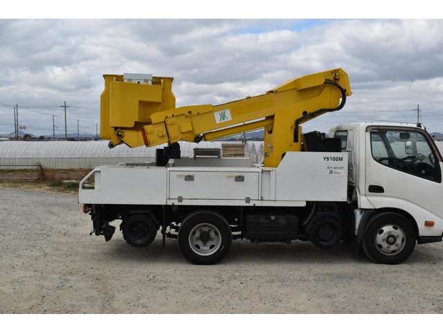 Hino Dutro 12