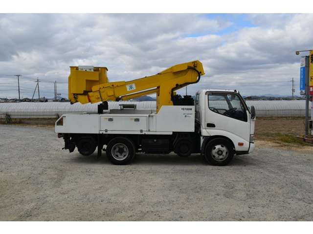 Hino Dutro 9