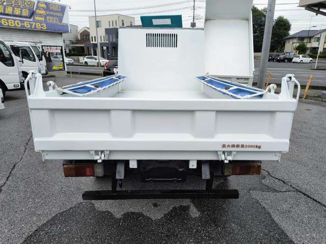 Hino Dutro 11