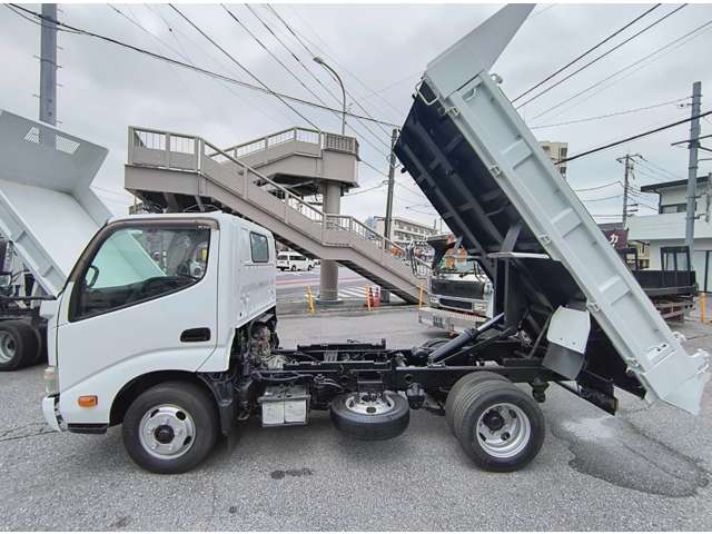 Hino Dutro 4