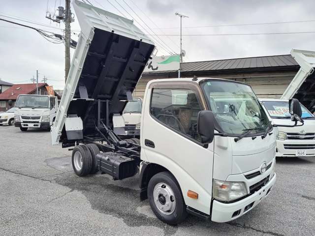 Hino Dutro 8