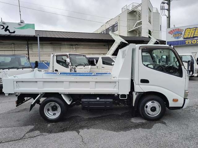Hino Dutro 9