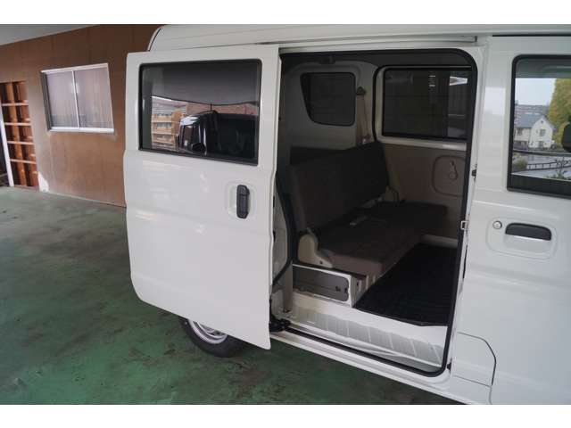 Mitsubishi Minicab Van 11