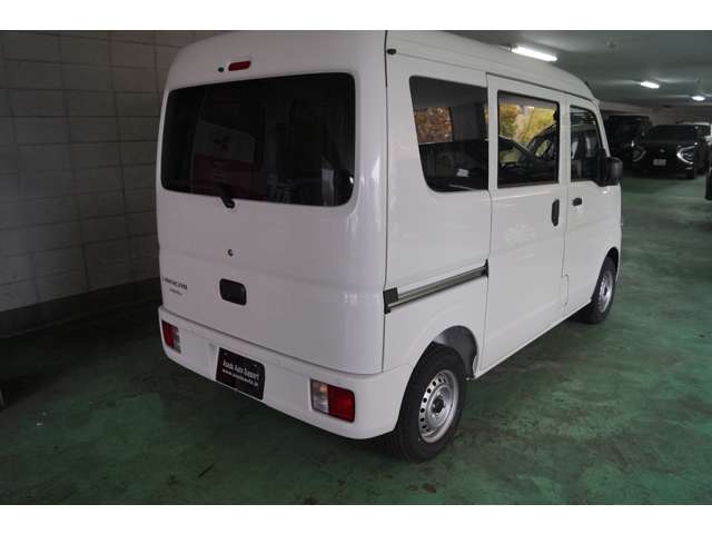 Mitsubishi Minicab Van 6