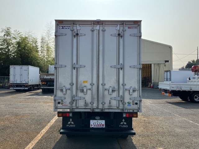 Mitsubishi Fuso Canter 9