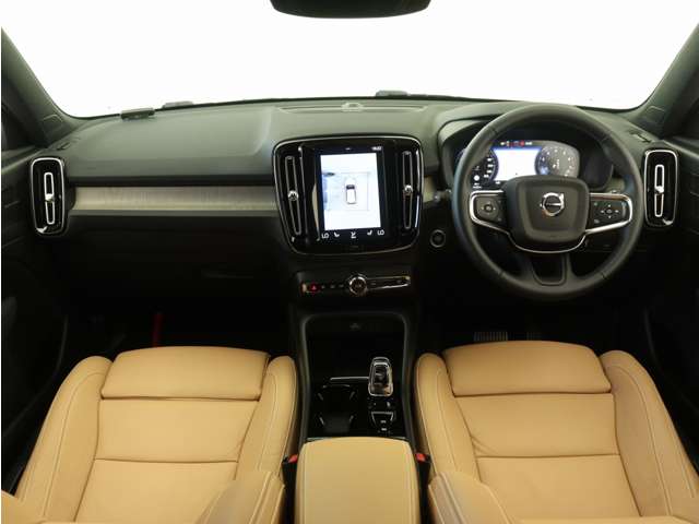 Volvo XC40 4
