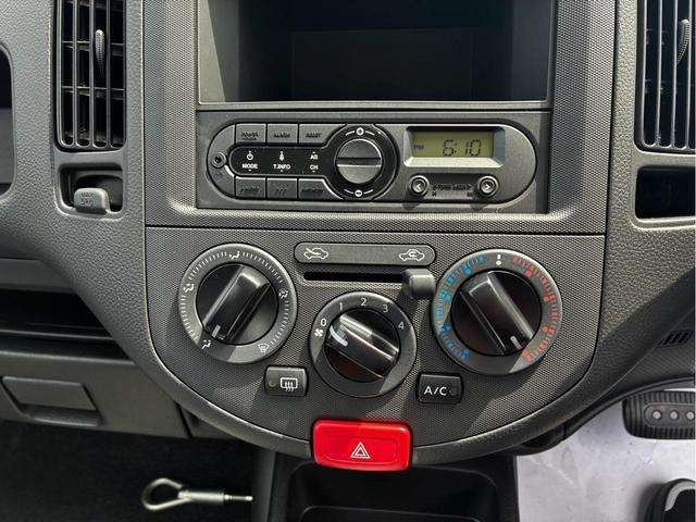 Nissan AD 8