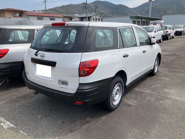 Nissan AD 5