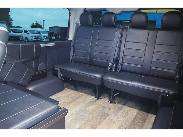 Toyota Hiace 12