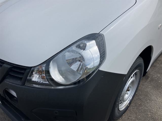 Nissan AD 5