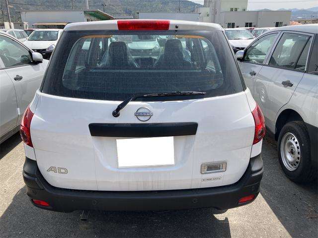 Nissan AD 5