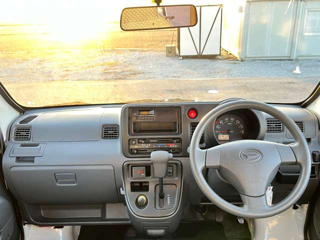 Daihatsu Hijet Cargo 3