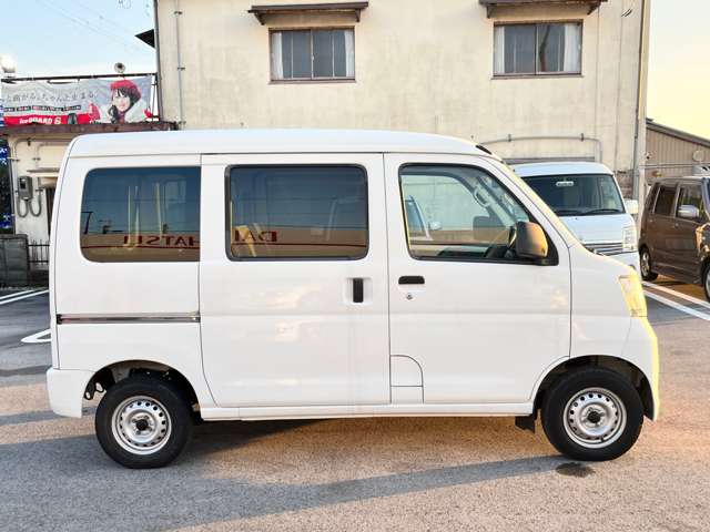 Daihatsu Hijet Cargo 6