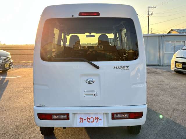 Daihatsu Hijet Cargo 8