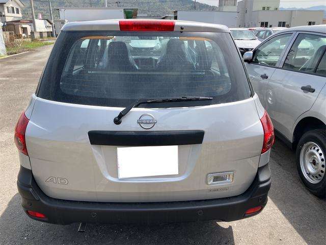 Nissan AD 5