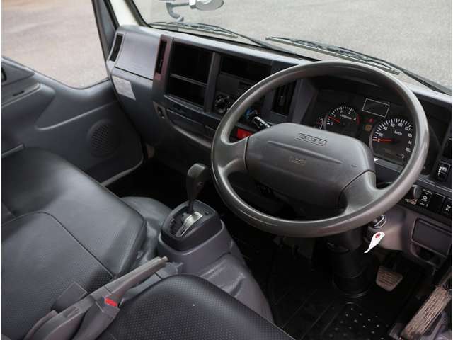 Isuzu Elf 3